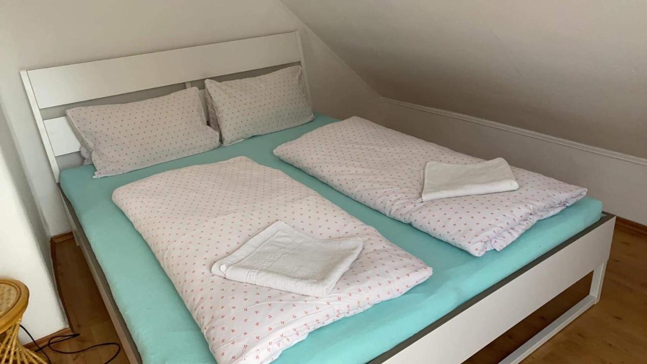 Pesti Apartmanhaz Buk Luaran gambar