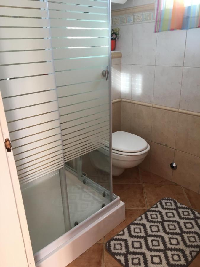 Pesti Apartmanhaz Buk Luaran gambar